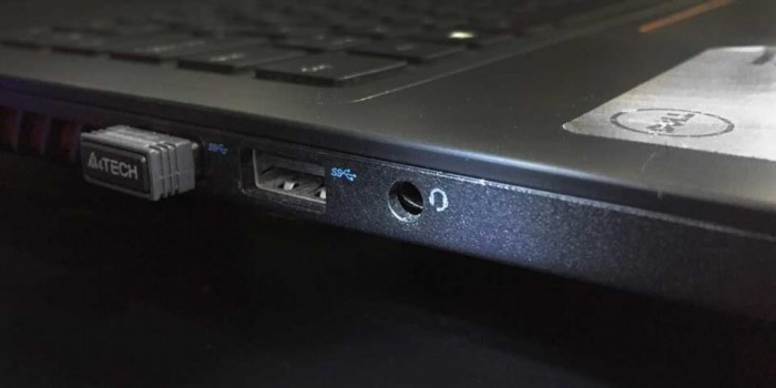 Lỗi laptop không ghi nhận tai nghe do cổng kết nối có sự cố.