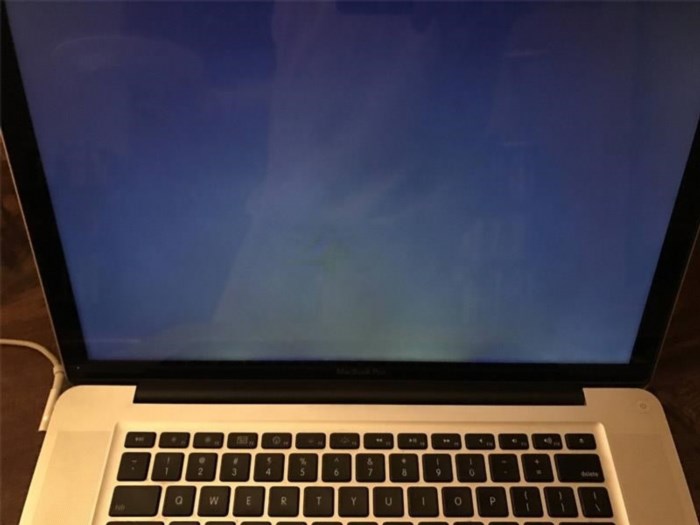 Lí do MacBook Pro không khởi động màn hình.