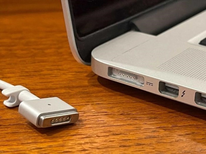 Kiểm tra sạc và nguồn điện của MacBook.