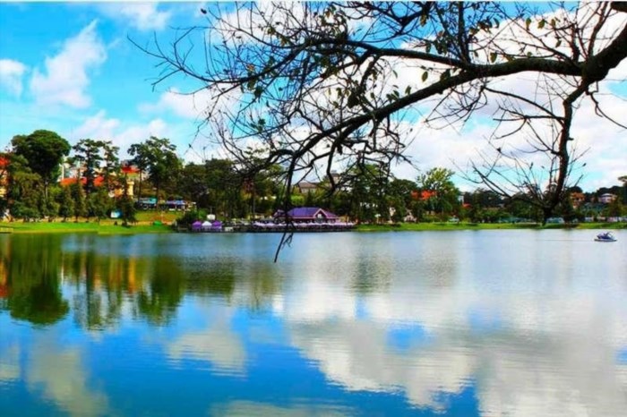 Tóm tắt về Hồ Xuân Hương ở Đà Lạt.