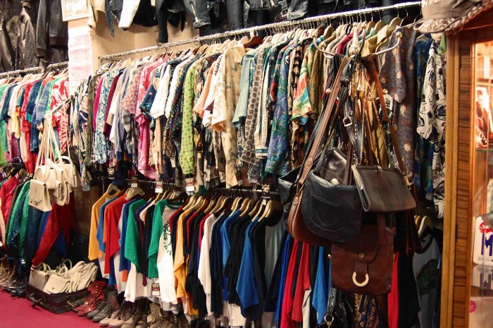 Kinh doanh quần áo cũ là một phương thức nhanh chóng để kiếm tiền đối với những người yêu thích thời trang.