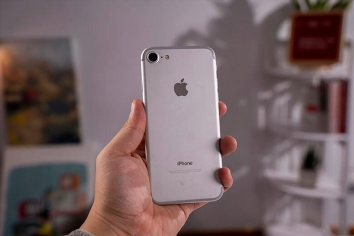 iPhone 7 có kích cỡ nhỏ gọn, bộ nhớ 256GB khá rộng lớn.